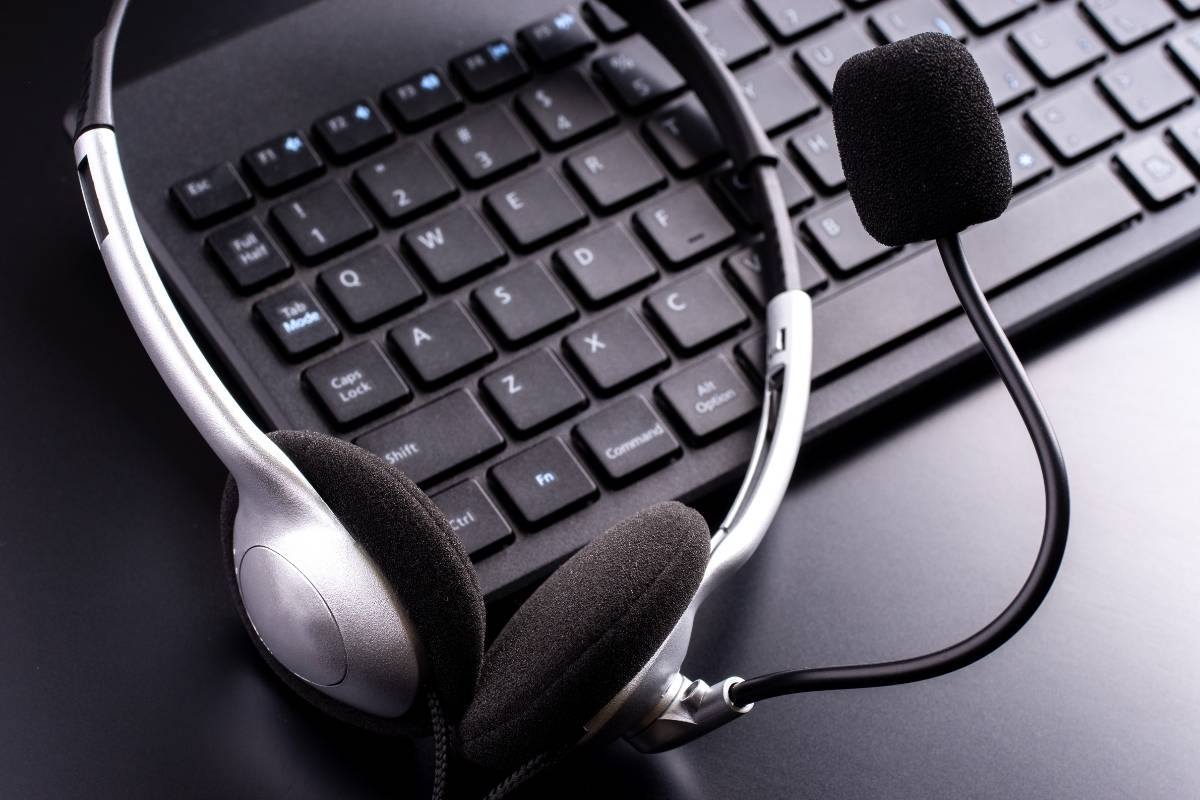 The key problems with using traditional QA systems include limited visibility, delayed feedback, inconsistent evaluation and generic training.